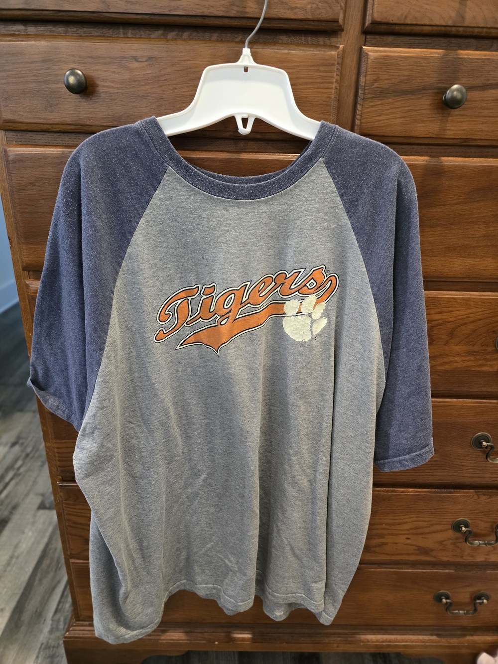 AUBURN Tigers Raglan Tee in Heather Gray and Navy. Size XXL